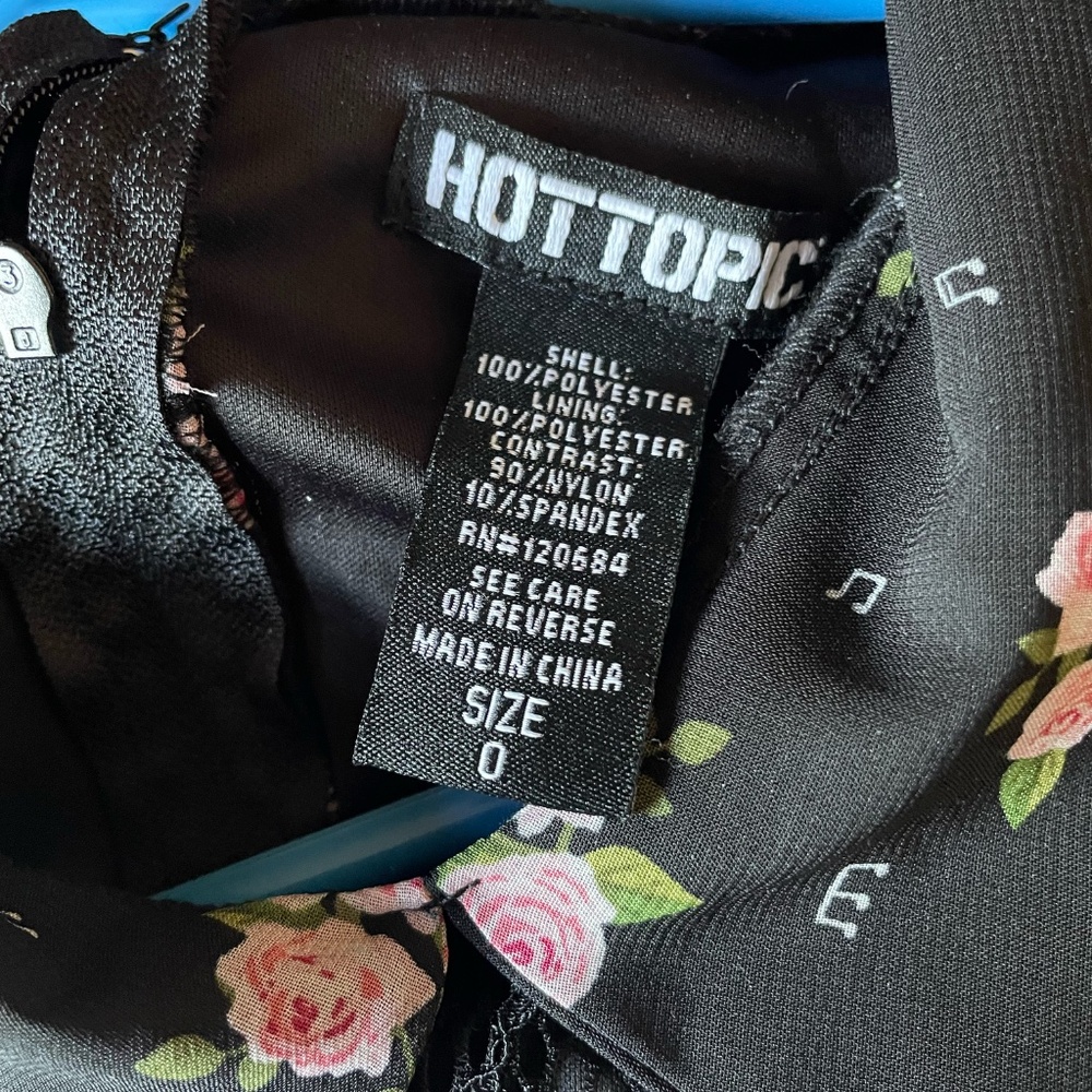 Hot Topic floral midi dress - Picture 9 of 9